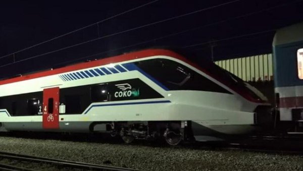 КИНЕСКИ ВОЗ СОКО ЈУЧЕ СТИГАО У СРБИЈУ: Возиће од Новог Сада до Суботице, до краја године очекује се пуштање у саобраћај КИНЕСКИ ВОЗ СОКО ЈУЧЕ СТИГАО У СРБИЈУ: Возиће од Новог Сада до Суботице, до краја године очекује се пуштање у саобраћај