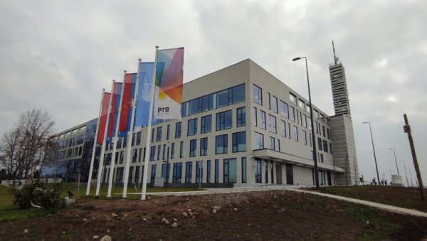 ЕВО КАКО ИЗГЛЕДА „МЕДИЈСКИ МРАК“ ОПОЗИЦИЈЕ НА ЈАВНОМ СЕРВИСУ: Они 35% гостовања, власт само 15% ЕВО КАКО ИЗГЛЕДА „МЕДИЈСКИ МРАК“ ОПОЗИЦИЈЕ НА ЈАВНОМ СЕРВИСУ: Они 35% гостовања, власт само 15%