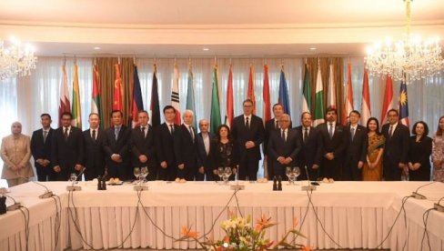 VUČIĆ NASTAVLJA DIPLOMATSKU BORBU: Predsednik sa ambasadorima azijskih zemalja (FOTO) VUČIĆ NASTAVLJA DIPLOMATSKU BORBU: Predsednik sa ambasadorima azijskih zemalja (FOTO)