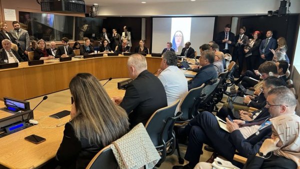 ПОТРЕСНО: Погледајте снимак сведочења српских жртава рата у БиХ у седишту УН (ВИДЕО) ПОТРЕСНО: Погледајте снимак сведочења српских жртава рата у БиХ у седишту УН (ВИДЕО)