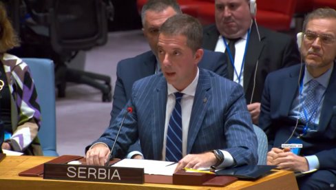 ĐURIĆ REAGOVAO NA SRAMNU KONAKOVIĆEVU IZJAVU: Srpska trobojka će se ponosno i slobodno vijoriti na svakoj kući koja želi da je istakne ĐURIĆ REAGOVAO NA SRAMNU KONAKOVIĆEVU IZJAVU: Srpska trobojka će se ponosno i slobodno vijoriti na svakoj kući koja želi da je istakne