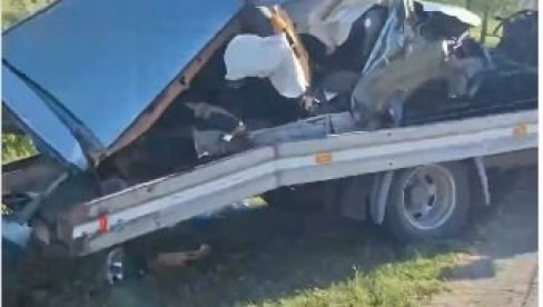 OD AUTOMOBILA NIJE OSTALO NIŠTA: Teška saobraćajna nesreća kod Zrenjanina (VIDEO) OD AUTOMOBILA NIJE OSTALO NIŠTA: Teška saobraćajna nesreća kod Zrenjanina (VIDEO)