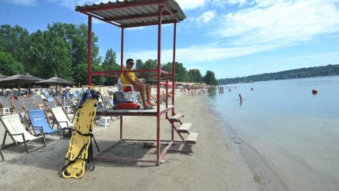 LETOS PRIKUPLJENO SKORO 1,7 MILIONA DINARA ZA POMOĆ OBOLELIMA: Na novosadskom Štrandu završena 113 kupališna sezona LETOS PRIKUPLJENO SKORO 1,7 MILIONA DINARA ZA POMOĆ OBOLELIMA: Na novosadskom Štrandu završena 113 kupališna sezona