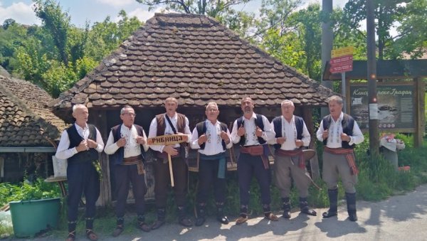 СТИГАО НОВИ ПЕХАР: Успех певачке групе Рибница СТИГАО НОВИ ПЕХАР: Успех певачке групе Рибница