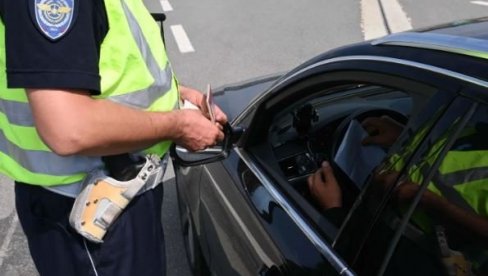 U NOVOM SADU VOZIO SA VIŠE OD DVA PROMILA ALKOHOLA  U ORGANIZMU:  U Južnobačkom okrugu za dan iz saobraćaja usključeno 18 vozača