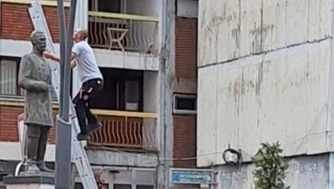KOSOVSKE VLASTI ZASTRAŠUJU GRAĐANE: U severnoj Mitrovici danas nastavljeno sa instaliranjem kamera KOSOVSKE VLASTI ZASTRAŠUJU GRAĐANE: U severnoj Mitrovici danas nastavljeno sa instaliranjem kamera
