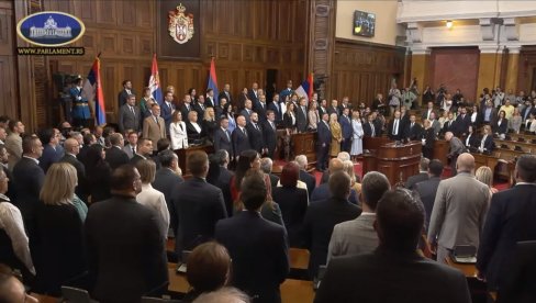 BOŽE PRAVDE POSLE POLAGANJA ZAKLETVE: U Skupštini Srbije novi ministri Vlade Srbije položili zakletvu, prisustvuje i Vučić (VIDEO)