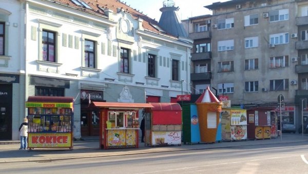 ТРГ ОСЛОБОЂЕЊА: Стижу типски киосци за продају хране ТРГ ОСЛОБОЂЕЊА: Стижу типски киосци за продају хране