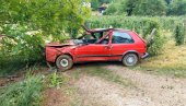 TEŽAK UDES KOD LJUBOVIJE: Automobil potpuno smrskan - Vozača izvlačili vatrogasci TEŽAK UDES KOD LJUBOVIJE: Automobil potpuno smrskan - Vozača izvlačili vatrogasci