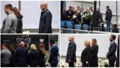PREMIJER SA MINISTRIMA ODAO POŠTU ŽRTVAMA: Položili cveće i upisali se u knjigu sećanja (FOTO) PREMIJER SA MINISTRIMA ODAO POŠTU ŽRTVAMA: Položili cveće i upisali se u knjigu sećanja (FOTO)