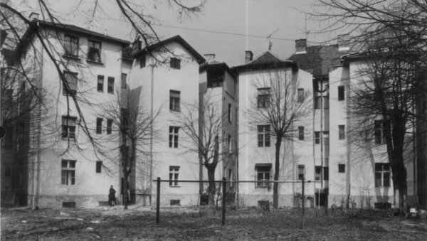 КАКО СУ РАДНИЦИ ДОБИЈАЛИ СТАНОВЕ: Обележавање 1. маја подсетило на нека давно прошла времена у Београду КАКО СУ РАДНИЦИ ДОБИЈАЛИ СТАНОВЕ: Обележавање 1. маја подсетило на нека давно прошла времена у Београду