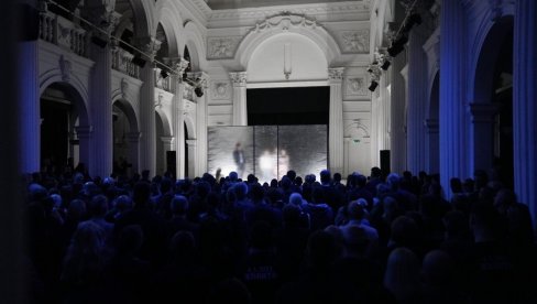 OBELEŽENA PRVA GODIŠNJICA MASAKRA U RIBNIKARU: Mužičko-scenskim programom i pesmom Sofijinog otca završeno Buđenje OBELEŽENA PRVA GODIŠNJICA MASAKRA U RIBNIKARU: Mužičko-scenskim programom i pesmom Sofijinog otca završeno Buđenje