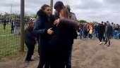 NEOPISIVA TUGA: Zagrljaj roditelja Eme Kobiljski i majke Nikole Milića (VIDEO) NEOPISIVA TUGA: Zagrljaj roditelja Eme Kobiljski i majke Nikole Milića (VIDEO)