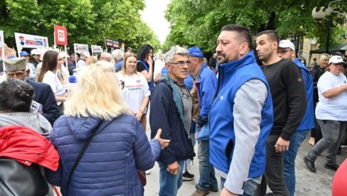 I TOKOM PRAZNIKA SA GRAĐANIMA: SNS sa stanovnicima Sremskog okruga I TOKOM PRAZNIKA SA GRAĐANIMA: SNS sa stanovnicima Sremskog okruga