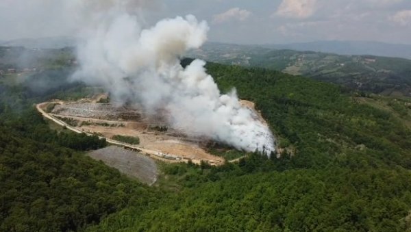 ГОРИ ДЕПОНИЈА У УЖИЦУ: Припадници штаба за ванредне ситуације гасе пожар, инспектори на терену (ФОТО/ВИДЕО) ГОРИ ДЕПОНИЈА У УЖИЦУ: Припадници штаба за ванредне ситуације гасе пожар, инспектори на терену (ФОТО/ВИДЕО)