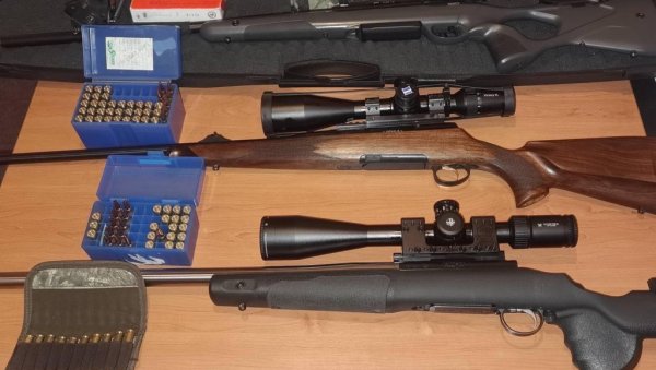 ПОЛИЦИЈСКА АКЦИЈА У ШАВНИКУ: Одузета четири карабина ПОЛИЦИЈСКА АКЦИЈА У ШАВНИКУ: Одузета четири карабина