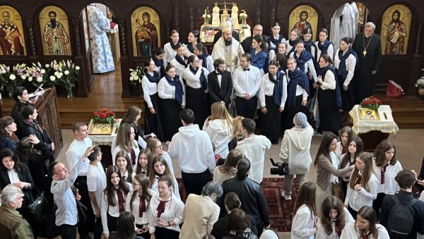 СВЕЧАНО У ПАРИЗУ: Најрадоснији хришћански празник прослављен у париској цркви Свети Сава (ВИДЕО) СВЕЧАНО У ПАРИЗУ: Најрадоснији хришћански празник прослављен у париској цркви Свети Сава (ВИДЕО)
