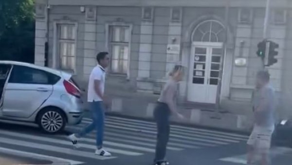 ДРАМА КОД КАЛЕМЕГДАНА: Ескалирала свађа због саобраћаја, девојка покушавала да спасе ствар (ВИДЕО) ДРАМА КОД КАЛЕМЕГДАНА: Ескалирала свађа због саобраћаја, девојка покушавала да спасе ствар (ВИДЕО)