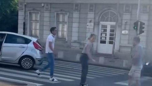 DRAMA KOD KALEMEGDANA: Eskalirala svađa zbog saobraćaja, devojka pokušavala da spase stvar (VIDEO)