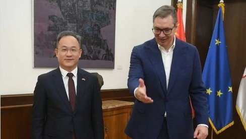 ПОСЛЕДЊЕ ПРИПРЕМЕ ЗА ПОСЕТУ СИ ЂИНПИНГА: Вучић се састао са кинеским амбасадором (ФОТО)