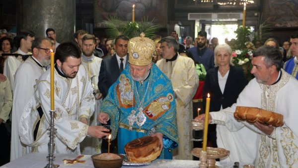 ОБЕЛЕЖЕНА СЛАВА ГРАДА СМЕДЕРЕВА: Васкрши понедељак у храму Светог Георгија ОБЕЛЕЖЕНА СЛАВА ГРАДА СМЕДЕРЕВА: Васкрши понедељак у храму Светог Георгија