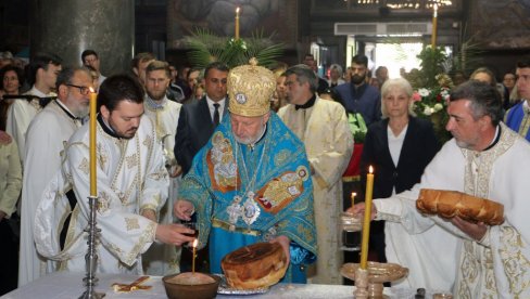 ОБЕЛЕЖЕНА СЛАВА ГРАДА СМЕДЕРЕВА: Васкрши понедељак у храму Светог Георгија