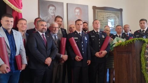 KRAGUJEVAC SLAVI DAN GRADA: Na svečanoj sednici Skupštine grada dodeljene Đurđevdanske nagrade KRAGUJEVAC SLAVI DAN GRADA: Na svečanoj sednici Skupštine grada dodeljene Đurđevdanske nagrade