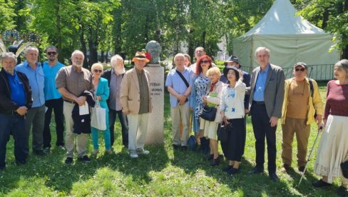 ЂУРЂЕВДАНСКО ОКУПЉАЊЕ ПЕСНИКА: На Калемегдану српски писци говорили своје и стихове Стевана Раичковића