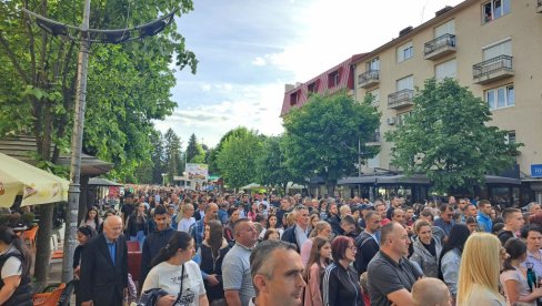 PORED LIMA SLAVE SVETIG GEORGIJA: Đurđevi stupovi u Beranama obeležili 811. godinu PORED LIMA SLAVE SVETIG GEORGIJA: Đurđevi stupovi u Beranama obeležili 811. godinu
