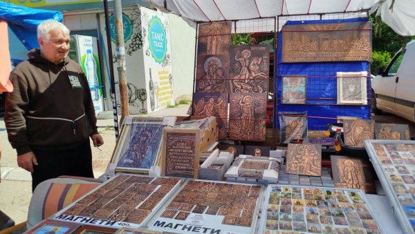 МАЈСТОРИЈЕ С РЕЉЕФОМ У БАКРУ: Уникати Милана Петковића из Крушевца на вашару у Параћину МАЈСТОРИЈЕ С РЕЉЕФОМ У БАКРУ: Уникати Милана Петковића из Крушевца на вашару у Параћину