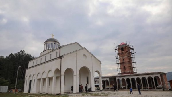 ТРИ ГОДИНЕ УЖИЧКЕ ЦРКВЕ У КРЧАГОВУ: Завршен и пут до храма ТРИ ГОДИНЕ УЖИЧКЕ ЦРКВЕ У КРЧАГОВУ: Завршен и пут до храма