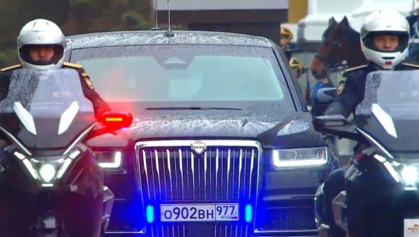 ПУТИНОВ АУТОМОБИЛ У ЖИЖИ ПАЖЊЕ СВЕТСКИХ МЕДИЈА: Унапређена верзија познате звери превезла руског председника на инаугурацију (ФОТО) ПУТИНОВ АУТОМОБИЛ У ЖИЖИ ПАЖЊЕ СВЕТСКИХ МЕДИЈА: Унапређена верзија познате звери превезла руског председника на инаугурацију (ФОТО)