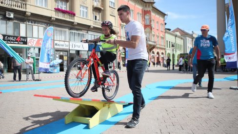 GLEDAJ DA TE VIDE, VOZI SE BICIKLOM: OKS promovisao sjajnu akciju i u Subotici