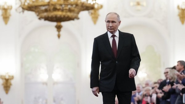 УДАРНЕ ВЕСТИ ИЗ КРЕМЉА: Путин договорио повлачење руске војске УДАРНЕ ВЕСТИ ИЗ КРЕМЉА: Путин договорио повлачење руске војске