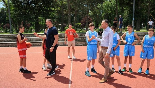 МЛАДИ КОШАРКАШИ ИЗ МОСТАРА И КРАГУЈЕВЦА ИГРАЛИ ПРИЈАТЕЉСКУ УТАКМИЦУ: Спортски савез Мостара у гостима МЛАДИ КОШАРКАШИ ИЗ МОСТАРА И КРАГУЈЕВЦА ИГРАЛИ ПРИЈАТЕЉСКУ УТАКМИЦУ: Спортски савез Мостара у гостима