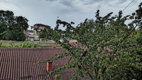 DIKIĆ NEPOGREŠIV: U Paraćin stigli pljuskovi i grmljavina DIKIĆ NEPOGREŠIV: U Paraćin stigli pljuskovi i grmljavina