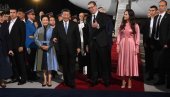 ЧЕЛИЧНО ПРИЈАТЕЉСТВО: Величанствена слика са аеродрома - Вучић дочекао председника Кине ЧЕЛИЧНО ПРИЈАТЕЉСТВО: Величанствена слика са аеродрома - Вучић дочекао председника Кине