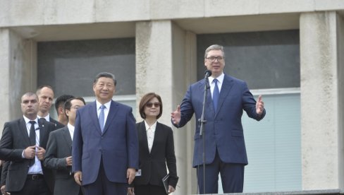 SAMO JE NEBO GRANICA Vučić se obratio hiljadama građana ispred Palate Srbija - Pišemo istoriju, svi ćemo se sećati ovog dana SAMO JE NEBO GRANICA Vučić se obratio hiljadama građana ispred Palate Srbija - Pišemo istoriju, svi ćemo se sećati ovog dana