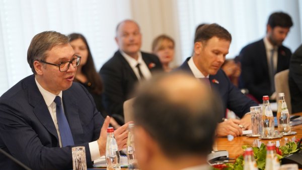 НИКАДА НИСАМ ДОБИО ОВАКВУ ДУБИНСКУ АНАЛИЗУ КАО ОД ПРЕДСЕДНИКА СИЈА: Вучић након састанка - Готово све теме смо покренули НИКАДА НИСАМ ДОБИО ОВАКВУ ДУБИНСКУ АНАЛИЗУ КАО ОД ПРЕДСЕДНИКА СИЈА: Вучић након састанка - Готово све теме смо покренули