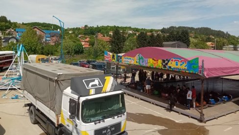 DESETAK DECE POVREĐENO U RUŠENJU RINGIŠPILA: Detalji strašnog incidenta kod Kuršumlije DESETAK DECE POVREĐENO U RUŠENJU RINGIŠPILA: Detalji strašnog incidenta kod Kuršumlije