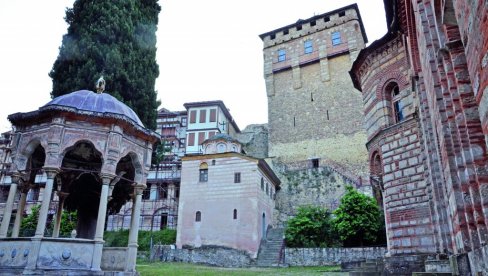 BIĆE IZGRAĐENA NAJMODERNIJA RIZNICA I DEPO: Popović - Ove godine biće završena obnova manastira Hilandar BIĆE IZGRAĐENA NAJMODERNIJA RIZNICA I DEPO: Popović - Ove godine biće završena obnova manastira Hilandar