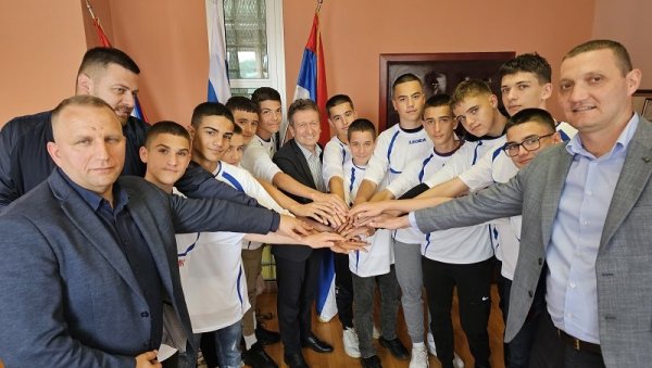 УГЉЕВИЧКИ МАЛИ ФУДБАЛЕРИ: Шампиони регије хоће врх Републике Српске УГЉЕВИЧКИ МАЛИ ФУДБАЛЕРИ: Шампиони регије хоће врх Републике Српске