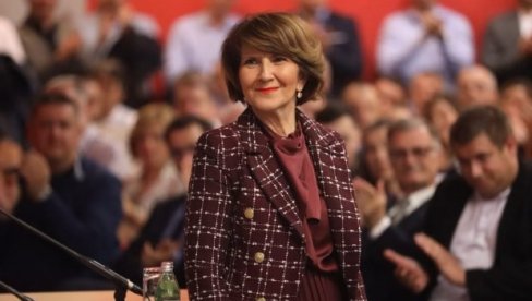 „ЗНАЛА САМ ДА ЋУ БИТИ ЛЕКАР“: Професорка Весна Турколов - носилац листе СНС на новосадским изборима (ВИДЕО) „ЗНАЛА САМ ДА ЋУ БИТИ ЛЕКАР“: Професорка Весна Турколов - носилац листе СНС на новосадским изборима (ВИДЕО)