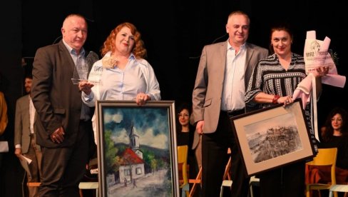 NA SCENI I DO PADANJA U NESVEST: Glumice Gordana Jelić Mešter i Cvijeta Jovanović Mučalica zadivljuju talentom i posvećenošću NA SCENI I DO PADANJA U NESVEST: Glumice Gordana Jelić Mešter i Cvijeta Jovanović Mučalica zadivljuju talentom i posvećenošću