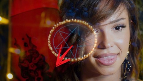 TI O SATANIZMU? Objavili slike Breskvicine intimne regije - i tamo su ROGOVI! Isprozivali je (FOTO) TI O SATANIZMU? Objavili slike Breskvicine intimne regije - i tamo su ROGOVI! Isprozivali je (FOTO)
