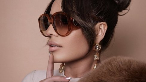 ИСПЕКЛИ ЈЕ ПЕГЛОМ НА СНИМАЊУ: Марина Станкић сатима била на сету с опекотинама да би направила спот за памћење ИСПЕКЛИ ЈЕ ПЕГЛОМ НА СНИМАЊУ: Марина Станкић сатима била на сету с опекотинама да би направила спот за памћење