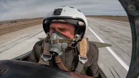 RUSKI LOVAC IZ DRUGOG SVETSKOG RATA: Pogledajte kako leti iznad Sibira (VIDEO) RUSKI LOVAC IZ DRUGOG SVETSKOG RATA: Pogledajte kako leti iznad Sibira (VIDEO)