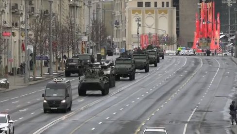 PRIPREMA PARADE U MOSKVI: Vojna vozila tutnje ulicama grada (VIDEO) PRIPREMA PARADE U MOSKVI: Vojna vozila tutnje ulicama grada (VIDEO)