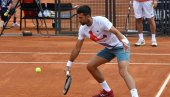 POJAVIO SE NOVI SNIMAK! Evo kako je Novak Đoković pogođen flašom u glavu (VIDEO) POJAVIO SE NOVI SNIMAK! Evo kako je Novak Đoković pogođen flašom u glavu (VIDEO)