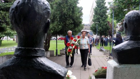SMEDEREVO OBELEŽILO DAN POBEDE U DRUGOM SVETSKOM RATU: Sećanje na zločin prema srpskom narodu SMEDEREVO OBELEŽILO DAN POBEDE U DRUGOM SVETSKOM RATU: Sećanje na zločin prema srpskom narodu